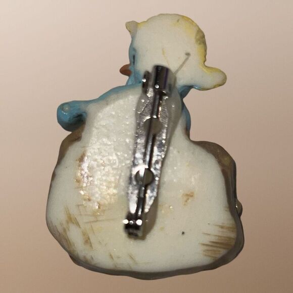 Vintage Bluebird on Flowered Tree Stump Pin 1.5” B17 - Picture 2 of 3